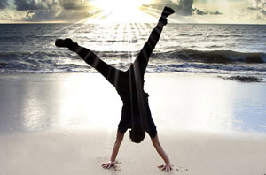 囚徒健身之倒立撑 锻炼肩膀和协调性